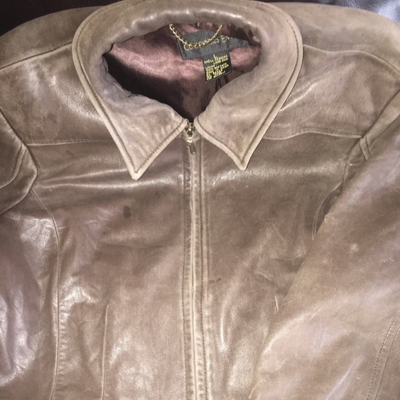 Lady’s Leather Jacket - Picture 2 of 3